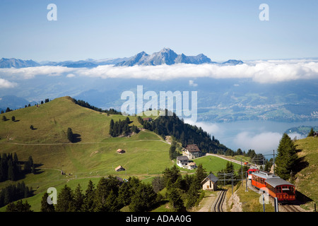 Blick auf Rigi Kulm mit Zahnradbahn Vitznau-Rigi-Bahn-Kanton Schwyz Schweiz Stockfoto