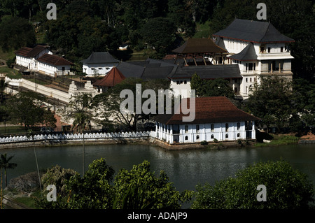 Kandy Dalada Maligawa Tempel des Zahns auf dem See Stockfoto