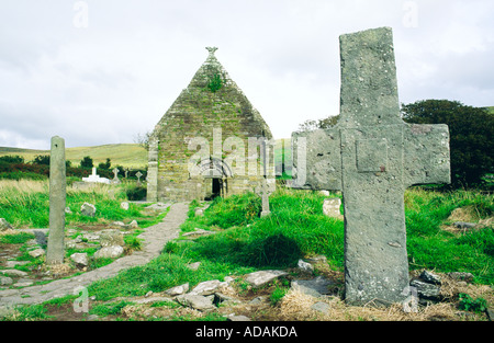 Frühchristlicher Celtic cross Stein am Kilmalkedar Kirche auf der Halbinsel Dingle, County Kerry, West Irland Stockfoto