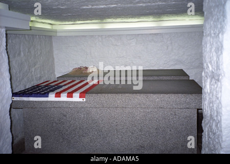 Grab von John Quincy Adams und Louisa Catherine Adams im Keller der ersten Pfarrkirche Kirche Unitarian Adams Tempel Pre Stockfoto