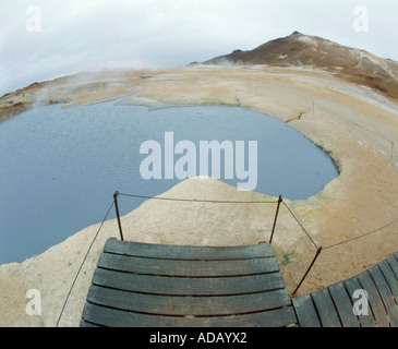 Hverarond-Krater, Schlammpfützen und Dampfdüsen, Island. Stockfoto