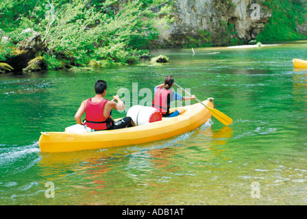 Kajaktour auf dem Fluss Tarn, Gorges du Tarn, Midi-Pyrenäen, Frankreich Stockfoto