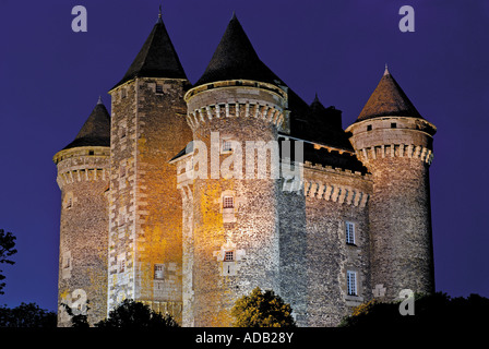 Mittelalterliche Burg Chateau de Bousquet bei Nacht, Bousquet, Laguiole, Aveyron, Midi-Pyrenäen, Frankreich Stockfoto