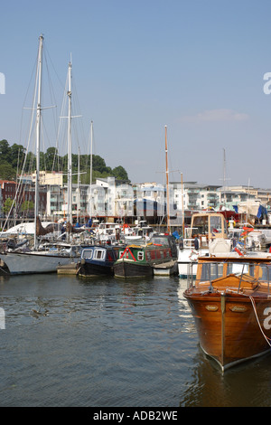Bristol England Yachten und Motorboote vor Anker in der Ostsee Wharf Marina im Hafen von Bristol Stockfoto