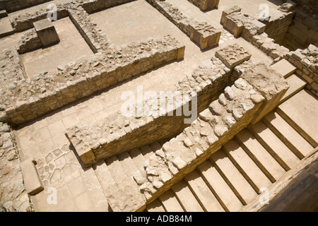 Grundmauern und Treppe an der minoischen Ausgrabungsstätte von Knossos / Crete / Griechenland Stockfoto