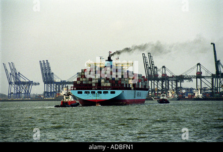 Maersk Sealand Containerschiff Ankunft am Hafen von Felixstowe in Suffolk, Großbritanniens größte Containerterminal. Stockfoto