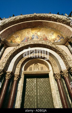 Haupteingang der Basilika di San Marco Markusplatz Venedig Italien Stockfoto