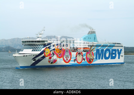 Olbia Sardinien Ankunft Hafen Moby Lines Aki Fähre in Grafiken Italien Stockfoto