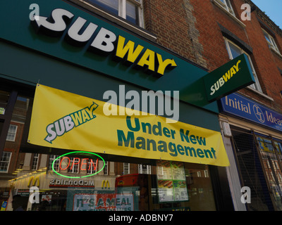 Subway Sandwich Bar unter neuer Leitung in Epsom Surrey England Stockfoto