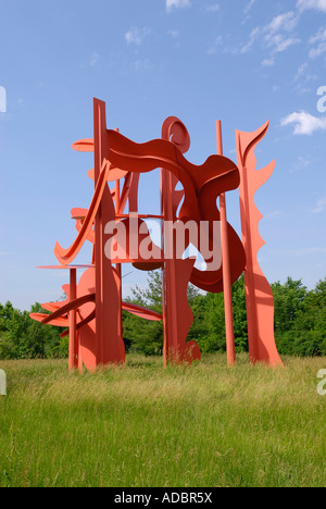 Arie, lackierter Stahl 1979 1983 von Alexander Liberman an Frederik Meijer Gärten und Skulpturenpark in Grand Rapids, Michigan MI Stockfoto