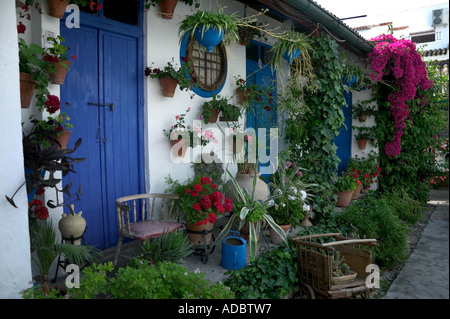 Einer der vielen privaten Terrassen und Innenhöfe eröffnet für das "Festival de Patios" in Córdoba in Andalusien, im Mai eines jeden Jahres Stockfoto