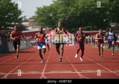 High School Track Athleten in geöffnetem Zustand von Connecticut Stockfoto