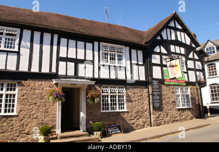 Holz gerahmt und Stein gebaut aus 14. Jahrhundert bei Weobley Herefordshire England UK pub Stockfoto