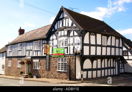 Holz gerahmt und Stein gebaut aus 14. Jahrhundert bei Weobley Herefordshire England UK pub Stockfoto