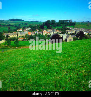 Blick über Felder, die das Dorf von Bruton Somerset England Stockfoto