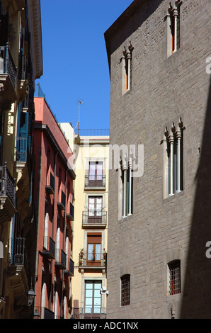 Ansicht der charakteristischen bunten Gebäude im Zentrum Barcelona Katalonien Katalonien Katalonien Costa Brava España Spanien Europa Stockfoto