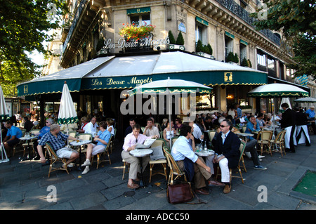 Les Deux Magots Café in Saint Germain des Pres Paris Frankreich Stockfoto