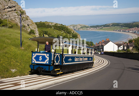 Straßenbahn auf der Great Orme Straßenbahn absteigend in Richtung Llandudno Wales UK Stockfoto