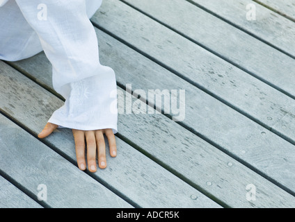 Hand auf decking, beschnitten, Ansicht Stockfoto