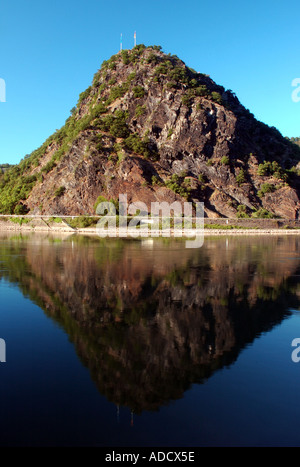 Spiegelt sich in Rhein Loreley-Felsen Stockfoto