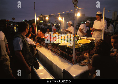 Essensstände auf Djemaa el Fna Marrakesch Marokko Stockfoto