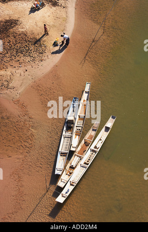 Vogelperspektive der Boote am Nam Ou Fluß Stockfoto