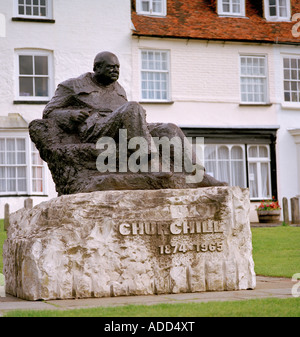 Statue von Sir Winston Churchill, Westerham Village Green, Kent, England, UK. Stockfoto