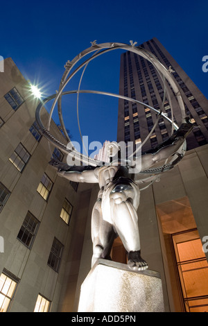 Statue des Zeus in der Nähe von Saint Patricks Cathedral Fifth Avenue New York City USA Stockfoto