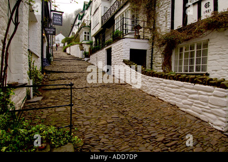 Blick hinauf die wichtigsten gepflasterten Sreet des historischen Fischerdorfes Dorf von Clovelly in Nord-Devon Stockfoto