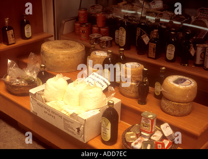 Regionale Produkte zum Verkauf an die Markthalle in Chania in Kreta, Westgriechenland Stockfoto