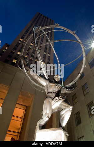 Statue des Zeus in der Nähe von Saint Patricks Cathedral Fifth Avenue New York City USA Stockfoto