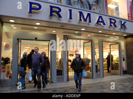 Last Minute Weihnachten Einkaufen bei Primark, sauchiehall Centre, Glasgow. Schottland. Dezember Stockfoto