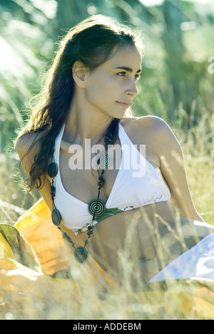 Junge Frau im Feld Stockfoto
