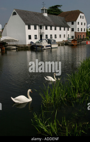 Ende der Mühle auf der Themse grenzt das Hambleden Anwesen. Stockfoto