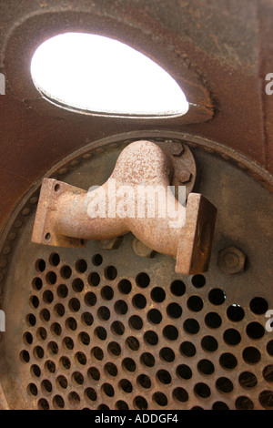 Im Inneren rostigen alten Heizkessel der Dampfmaschine Stockfoto