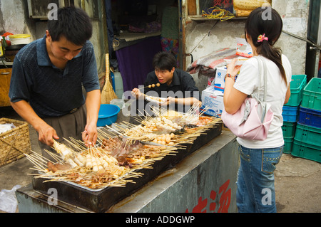 Straße Essensstände in Beijings Hutong Peking China Stockfoto