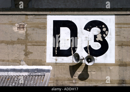 Flugzeug-Aufhänger nummeriert D3 und zwei Lautsprechern Stockfoto
