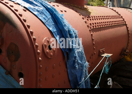 Alte Heizkessel wartet auf Renovierung Stockfoto