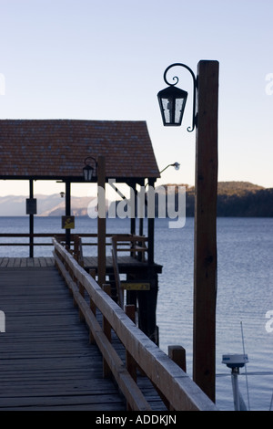 Pier in Bahia Mansa, über Nahuel Huapi See. La Angostura Dorf, Patagonien Argentinien. Stockfoto