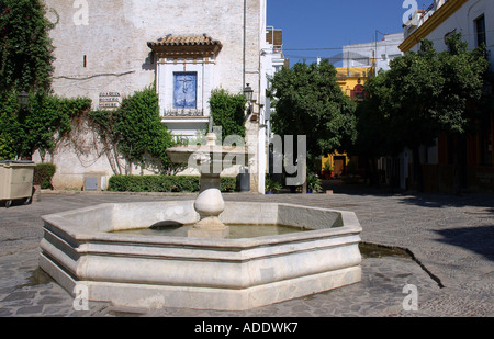 Blick auf Sevilla farbenfrohen Gebäuden & Brunnen Sevilla Andalusien Andalusien España Spanien Iberia Europa Stockfoto