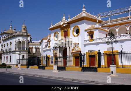 Blick auf Plaza de Toros De La Real Maestranza Sevilla Sevilla Andalusien Andalusien España Spanien Iberia Europa Stockfoto