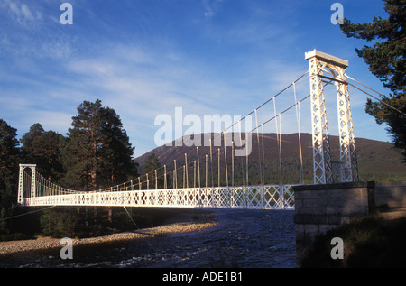 Schottland Grampian Hängebrücke über den Fluss Dee Stockfoto
