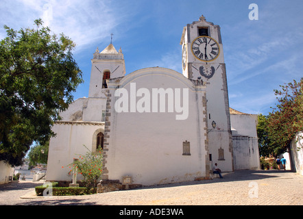 Ansicht des Igreja de Santa Maria Do Castelo Matriz St. Saint Mary Schloss Kirche Tavira Algarve Iberia Portugal Europa Stockfoto