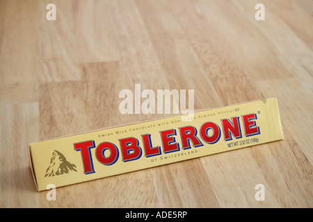 Ein Stillleben Bild eines Schokoriegels Toblerone Schweizer Milchschokolade: ein Import hier in den USA. Stockfoto