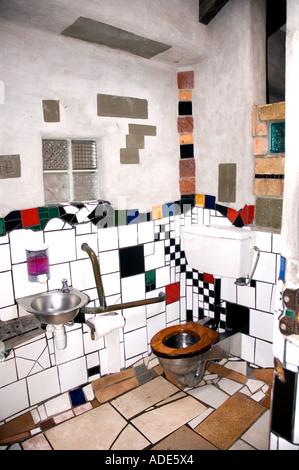 Öffentliche Toiletten in Kawakawa, Neuseeland, entworfen von dem Künstler Friedrich Hundertwasser. DSC 8885 Stockfoto