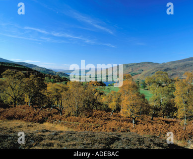 Kinloch Rannoch gesehen von den Braes Foss über Tummel Bridge, Tayside Region, Schottland, Großbritannien. Stockfoto