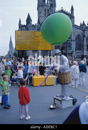 Straßenkünstler, Parliament Square, die Royal Mile, Edinburgh Festival, Edinburgh, Lothian, Schottland, UK. Stockfoto