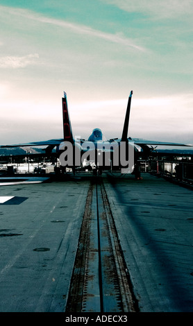 F14 Tomcat auf dem Deck des Flugzeugträgers Stockfoto