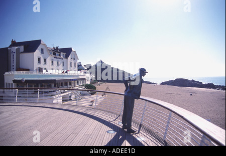 Jacques Tati-Statue am Strand in Saint-Marc Sur Mer Brittany France Stockfoto