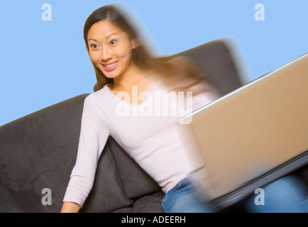 Frau im Internet surfen. Stockfoto